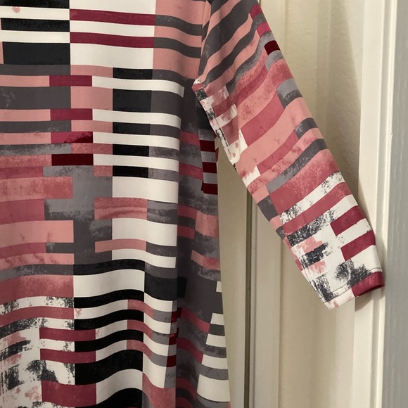 Alfa I Printed Asymmetrical Swing Knit Tunic - Picture 8 of 12